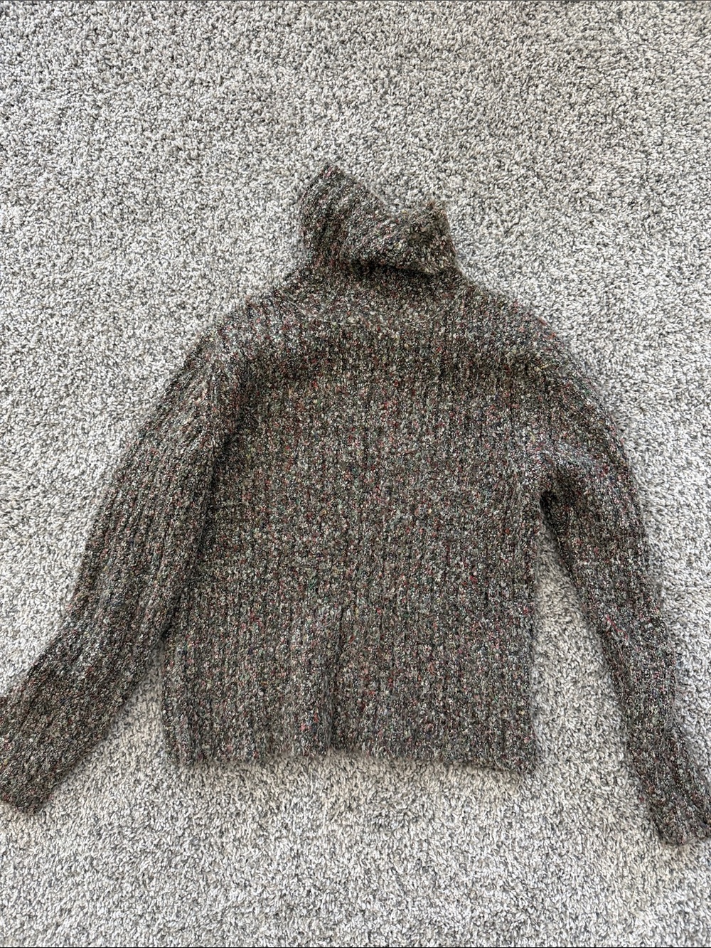 Men's Turtleneck Ribbed Knit Sweater in Heather Brown